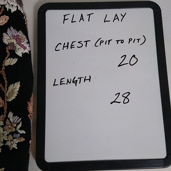 VTG WORTHINGTON Embroidered Sweater Pullover Floral Sz M Pearls Crochet Edges - Picture 12 of 12